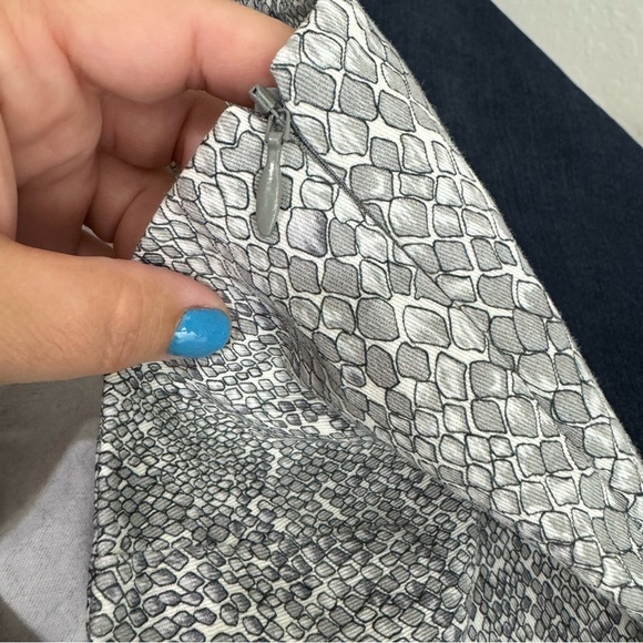 Lafayette 148 New York Stanton size 6 career Gray Animal print Patterned Pants - Picture 6 of 8